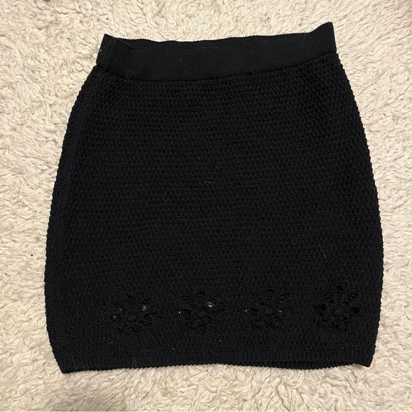 3/$15 Zara black floral hem knit skirt - Picture 4 of 4